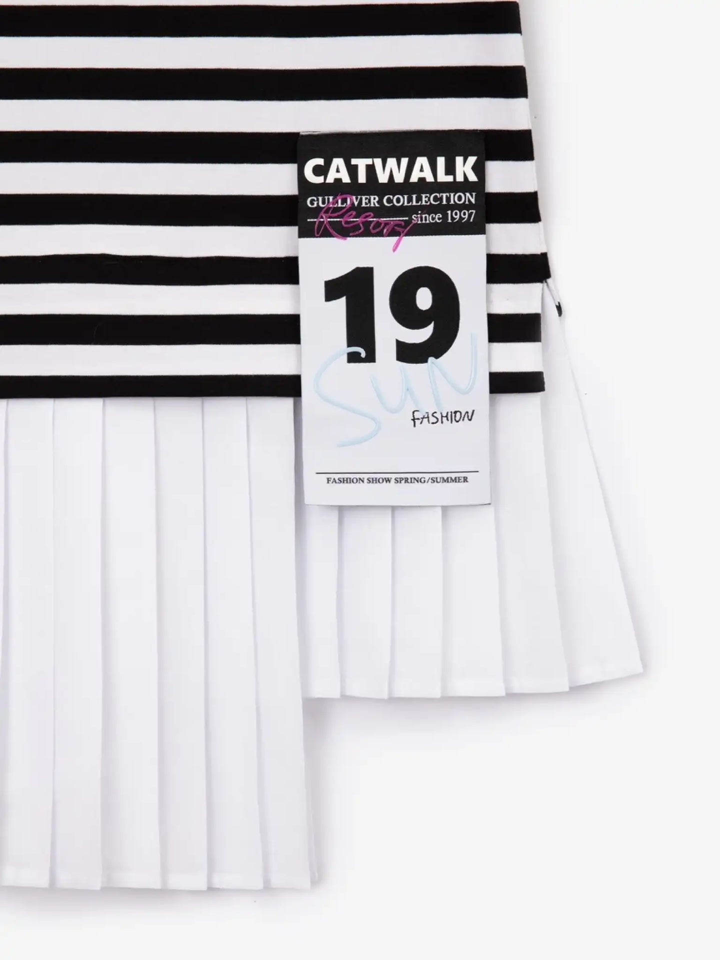 Рокля, базирана на комбинация от плетиво и текстил на Gulliver