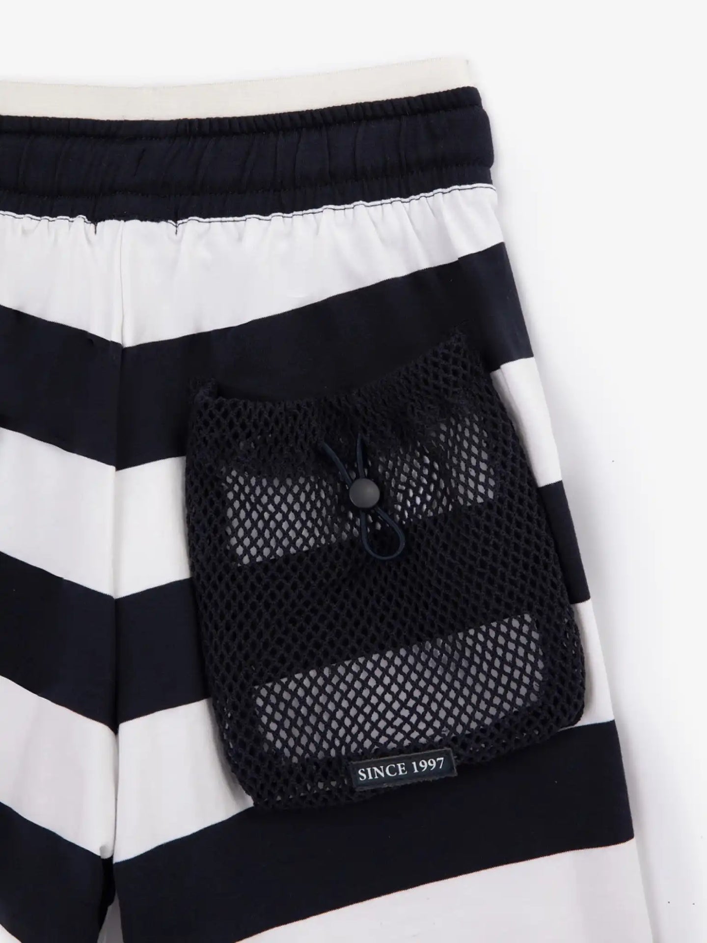 Раирани трикотажни къси панталони с джоб от мрежа на Gulliver