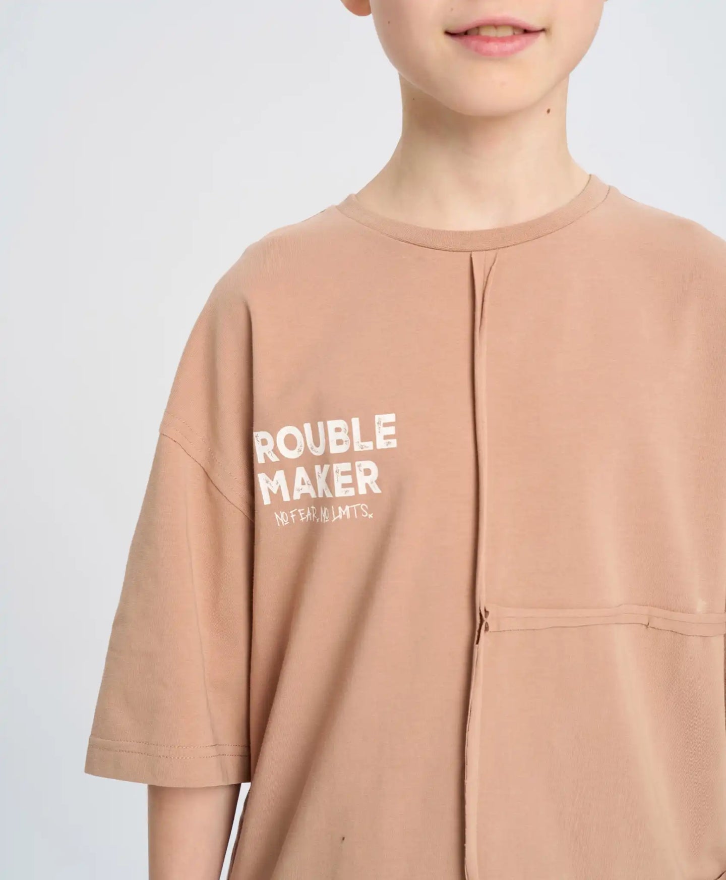 Тениска оверсайз с къс ръкав за момче бежова с принт Button Blue