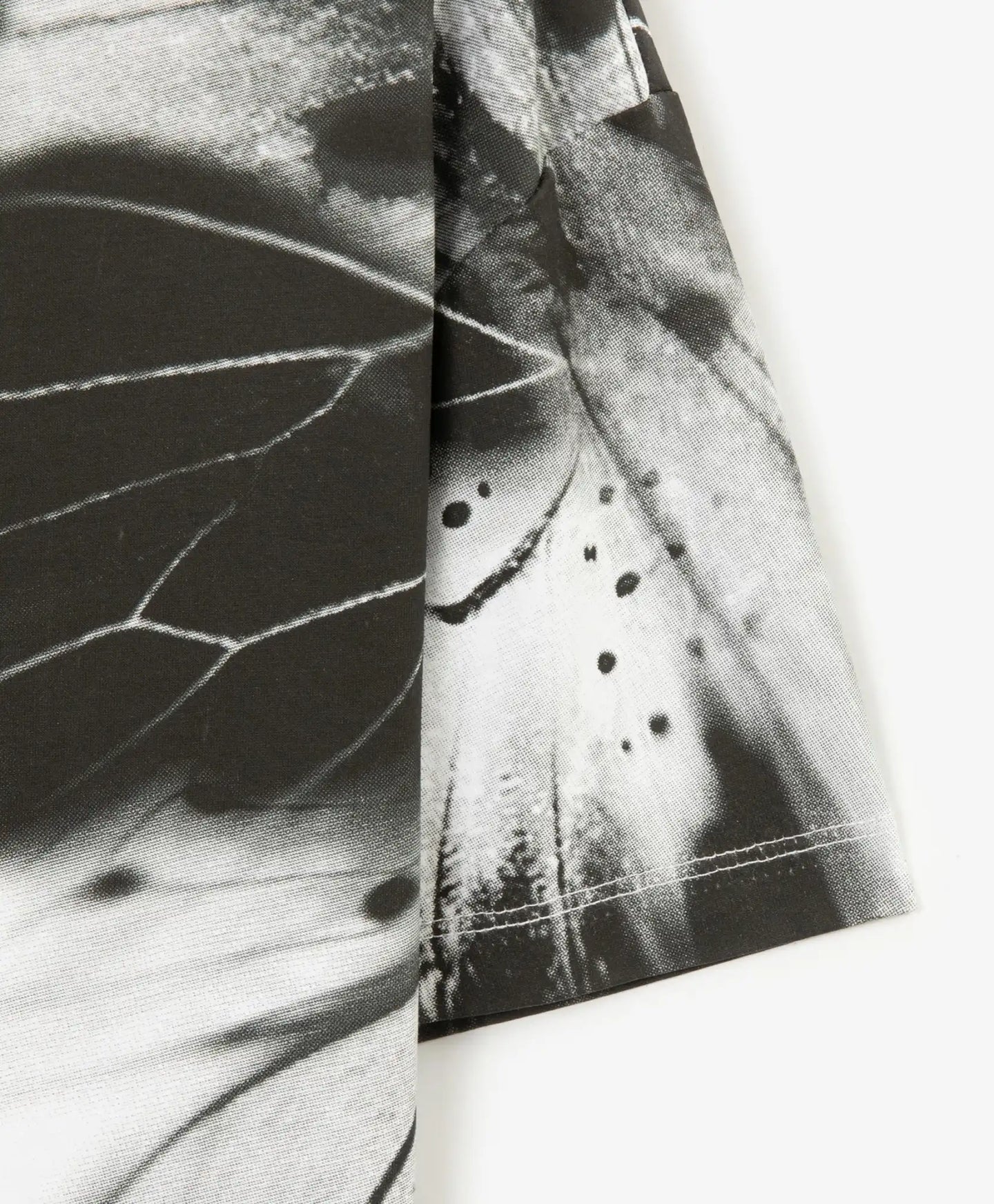 Тениска за момиче с асиметричен принт бяла Gulliver