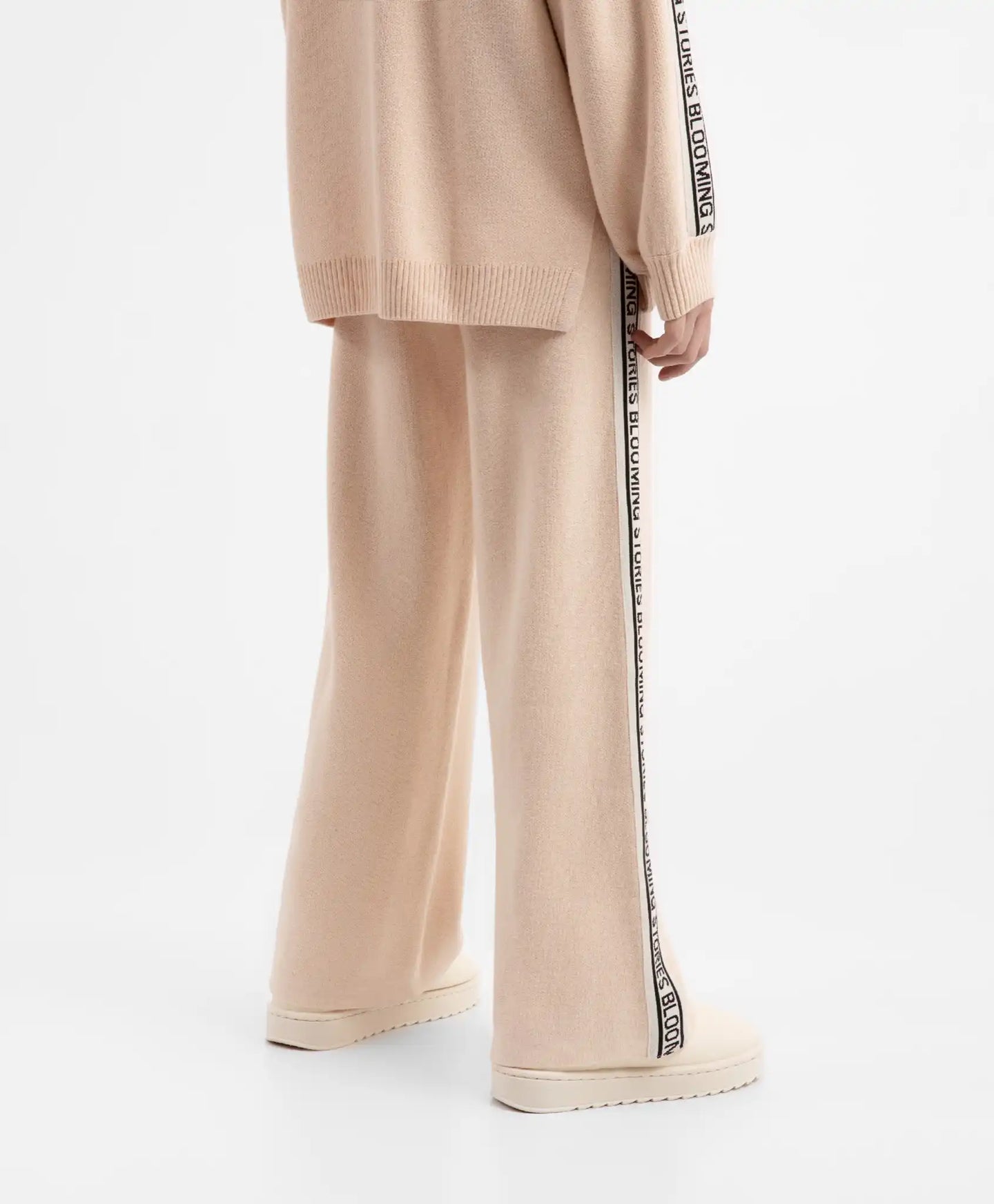 Трикотажни панталони с лампаси бежови за момиче Gulliver