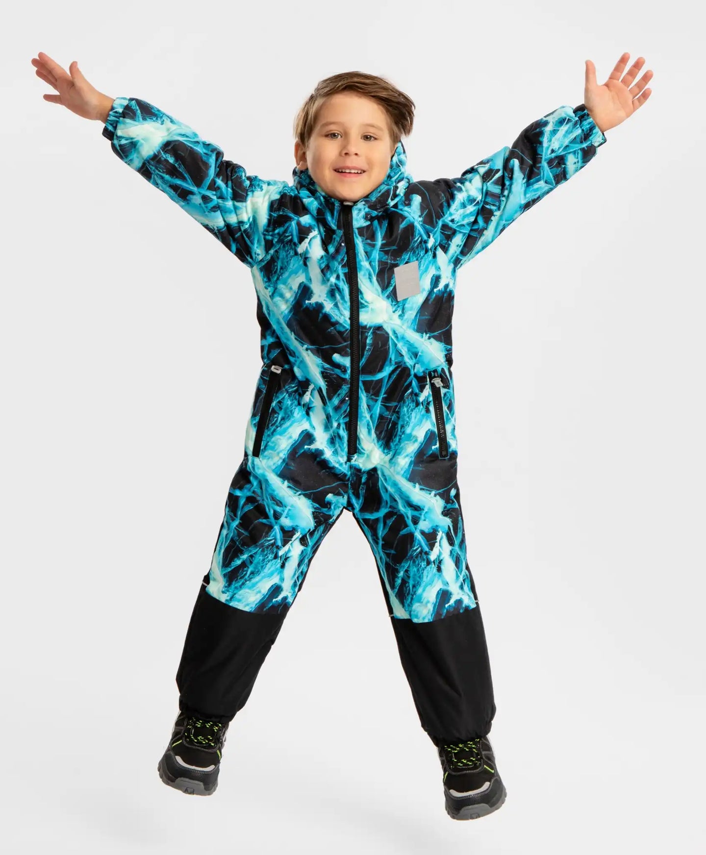 Гащеризон междинен сезон водоустойчив с качулка, пришити презрамки и принт многоцветен за момче Button Blue