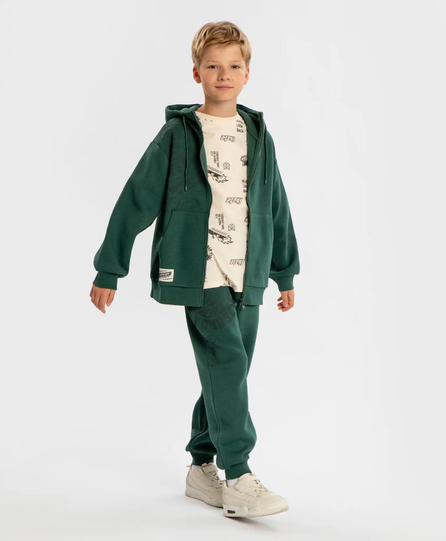 Джогъри подплатени с джобове с цип и принт зелени за момче Button Blue