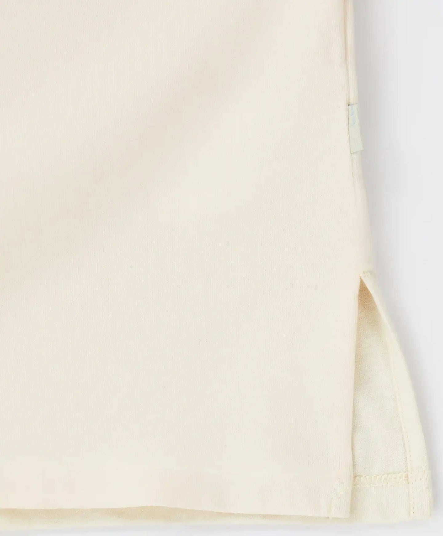 Тениска с къс ръкав и принт кремава за момиче Button Blue