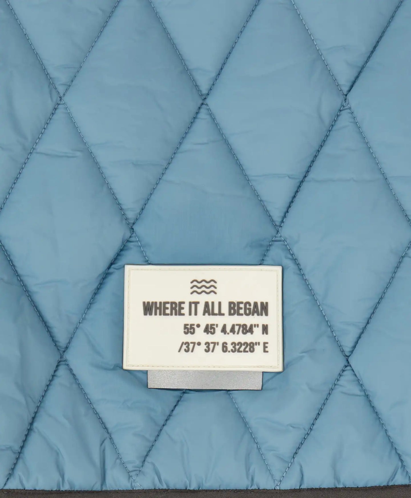 Палто междинен сезон капитонирано с качулка и големи джобове синьо за момиче Button Blue