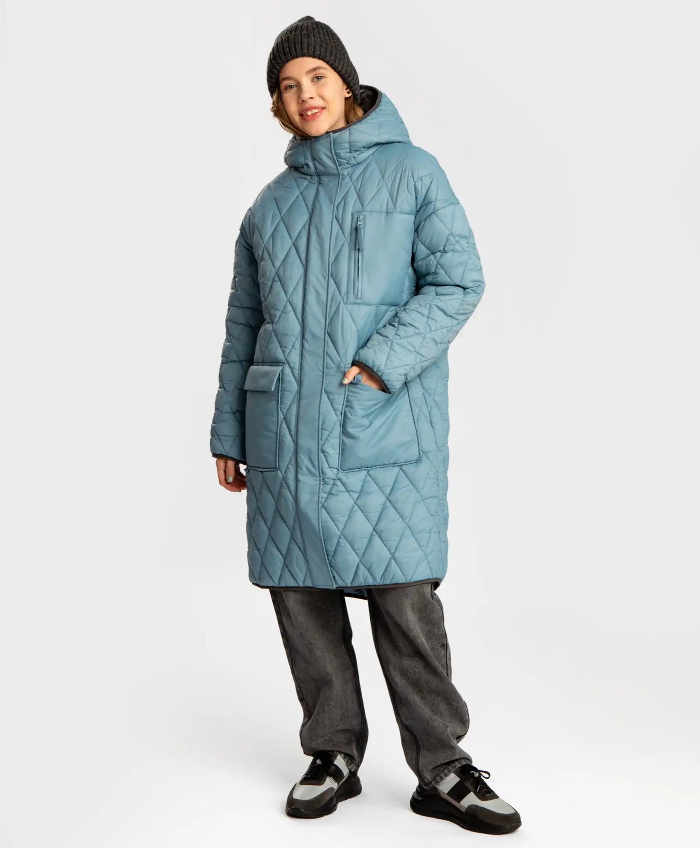 Палто междинен сезон капитонирано с качулка и големи джобове синьо за момиче Button Blue