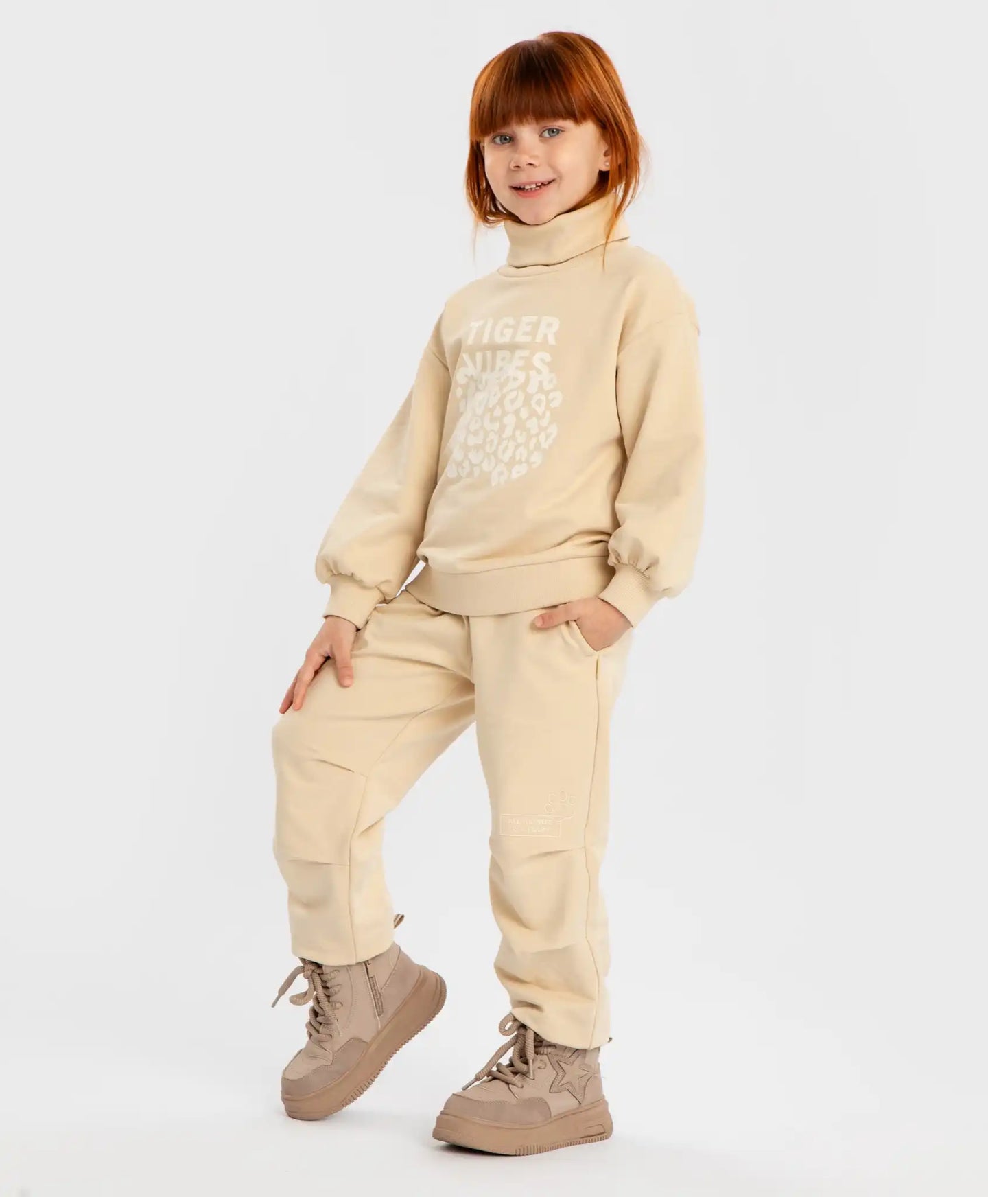 Джогъри с плисета на колената, ластичен колан и принт бежови за момиче Button Blue