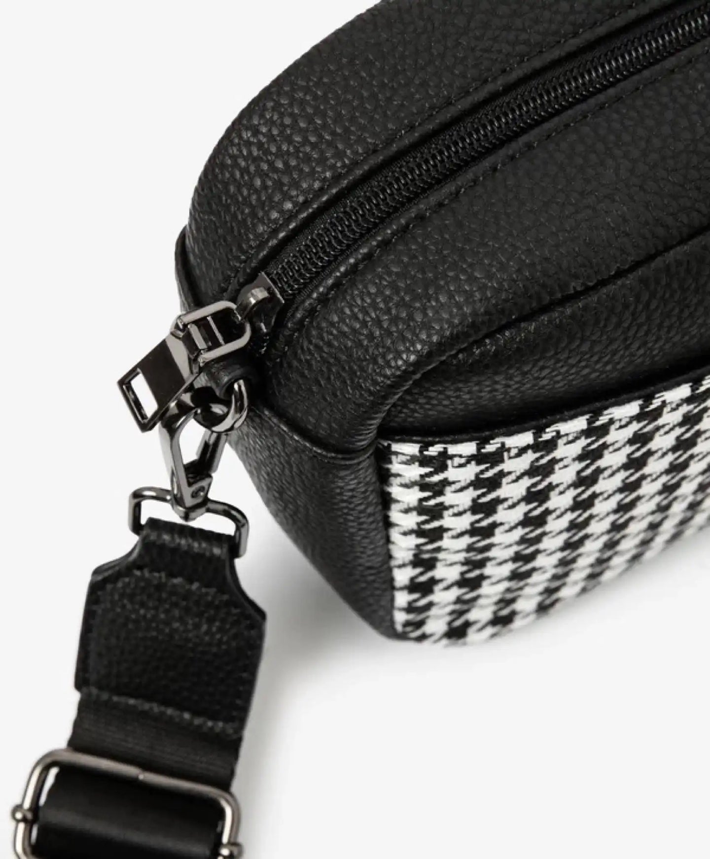 Крос-боди чанта с контрастни детайли, черна за момиче Gulliver