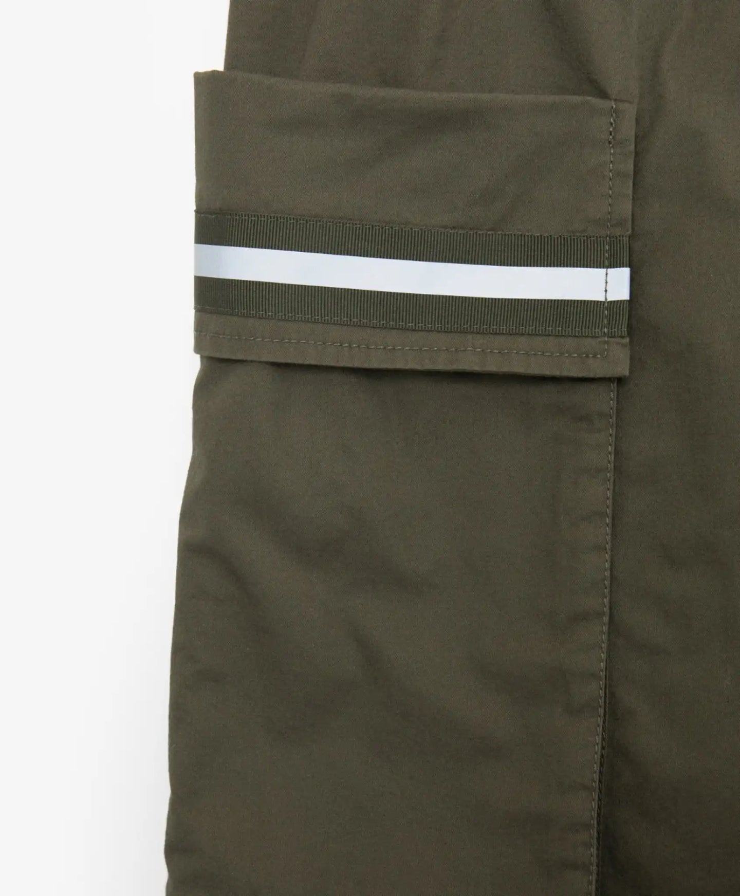 Къси панталони с обемни джобове и светлоотразителен каки принт Gulliver