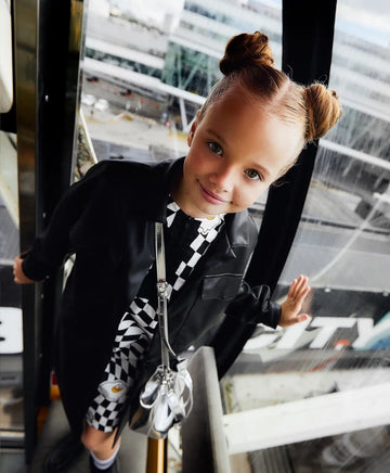 Кожен черен трансформиращ тренчкот, Gulliver