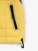 Утеплен стегнат елек с контрастна отделка на Gulliver