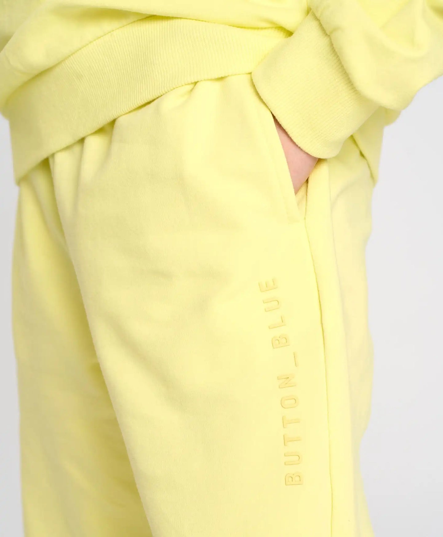 Базови детски джогъри жълти с ластичен колан Button Blue