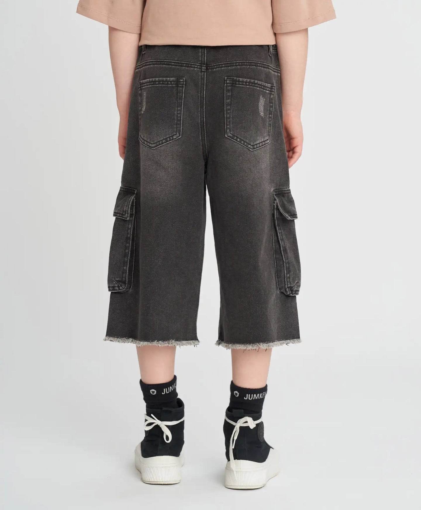 Детски дънкови бермуди с рван край сиви Button Blue