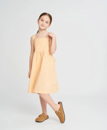 Ленен сарафан с тънки презрамки за момиче оранжев с панделка Button Blue