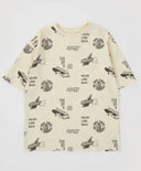 Тениска оверсайз с къс ръкав и ол-овър принт кремава за момче Button Blue