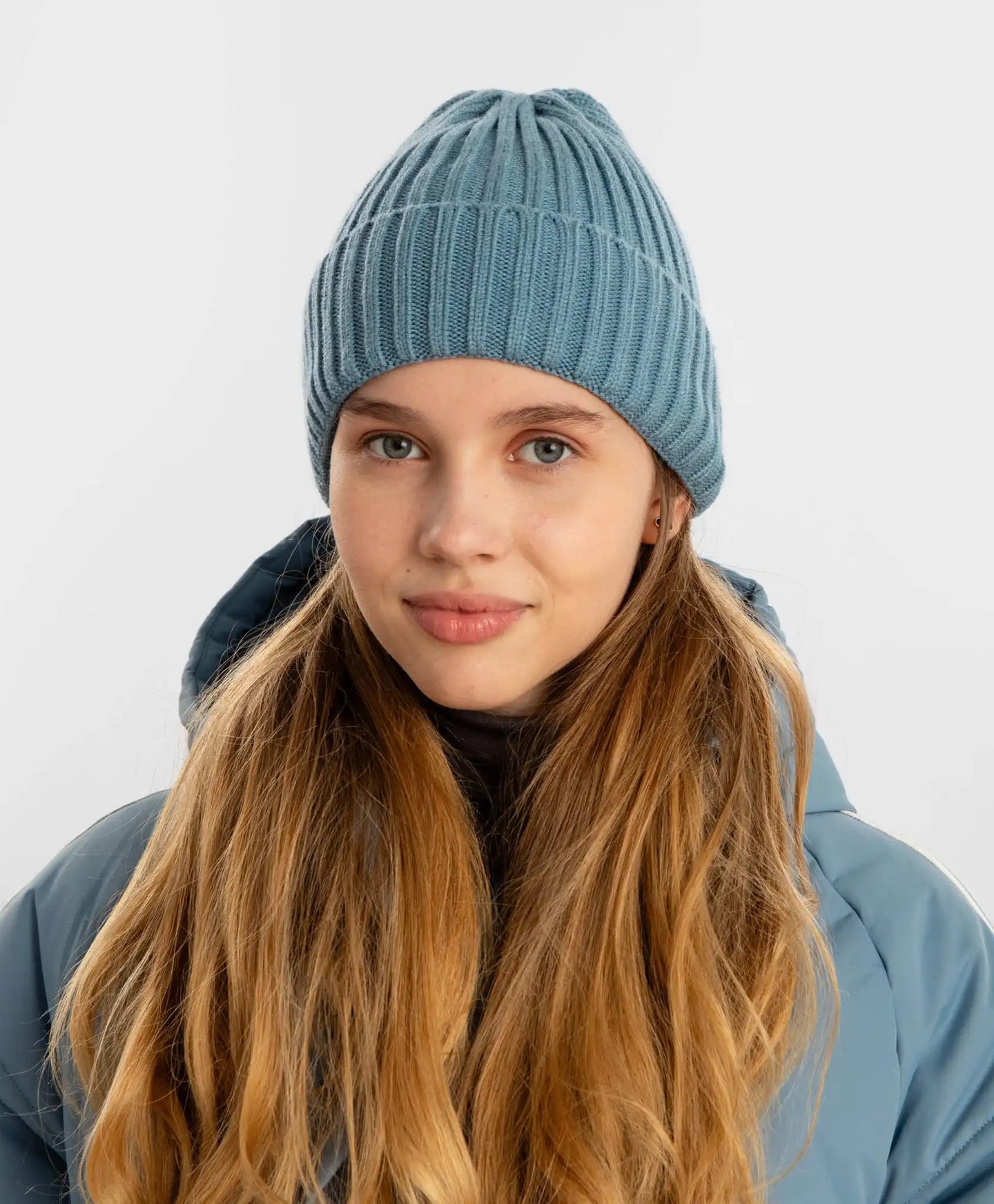 Шапка плетена с подгъв светлосиня детска Button Blue