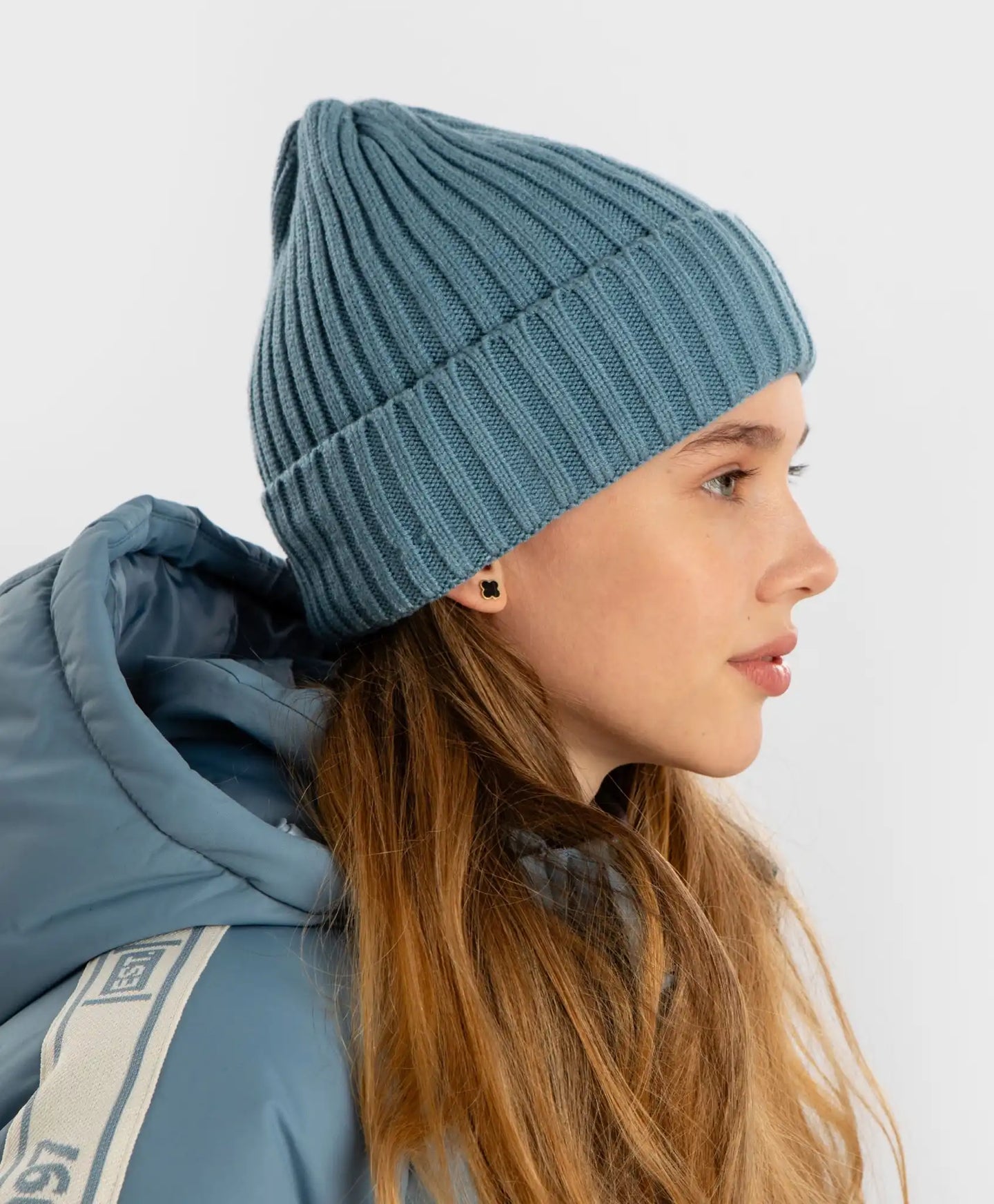 Шапка плетена с подгъв светлосиня детска Button Blue