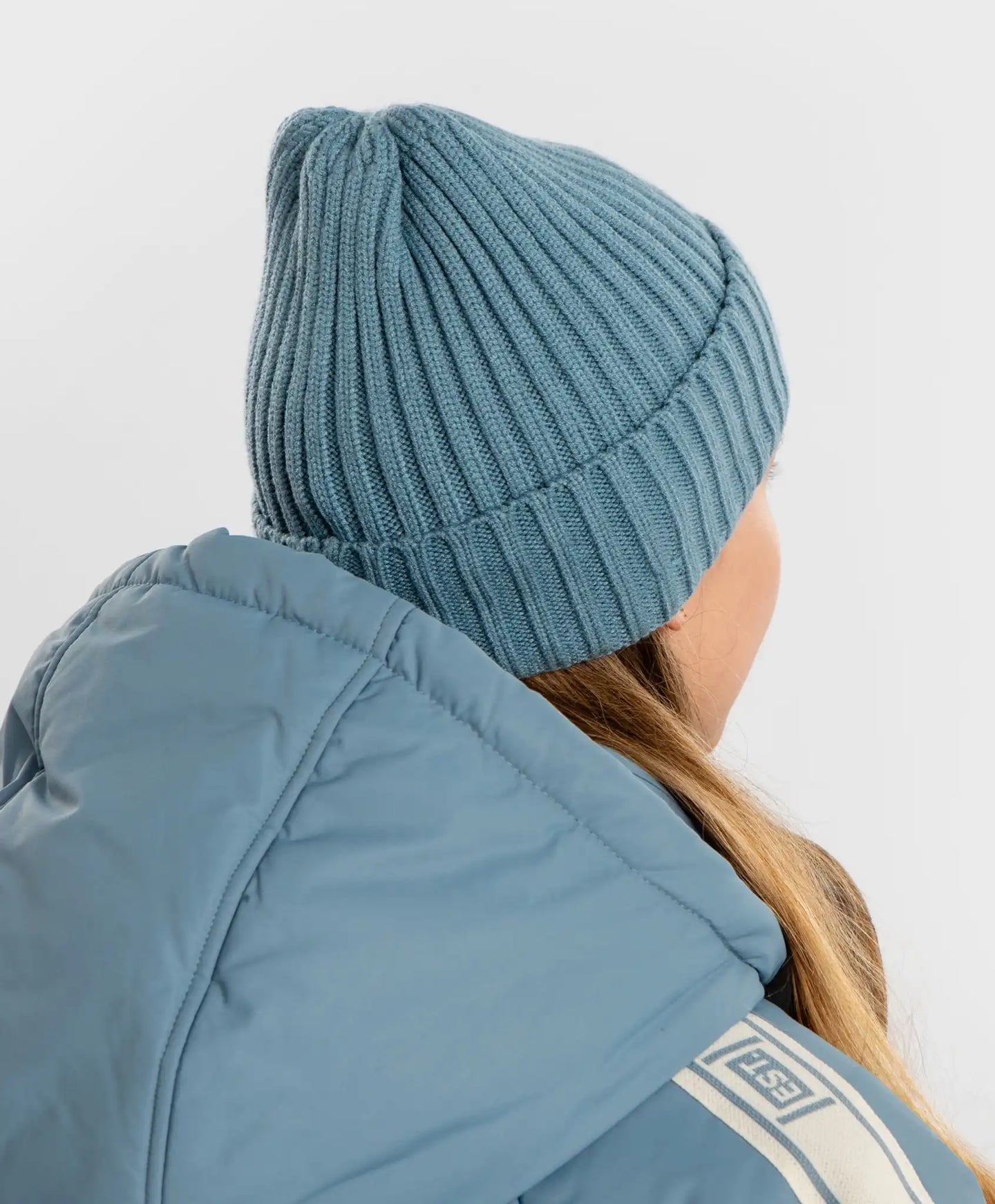 Шапка плетена с подгъв светлосиня детска Button Blue